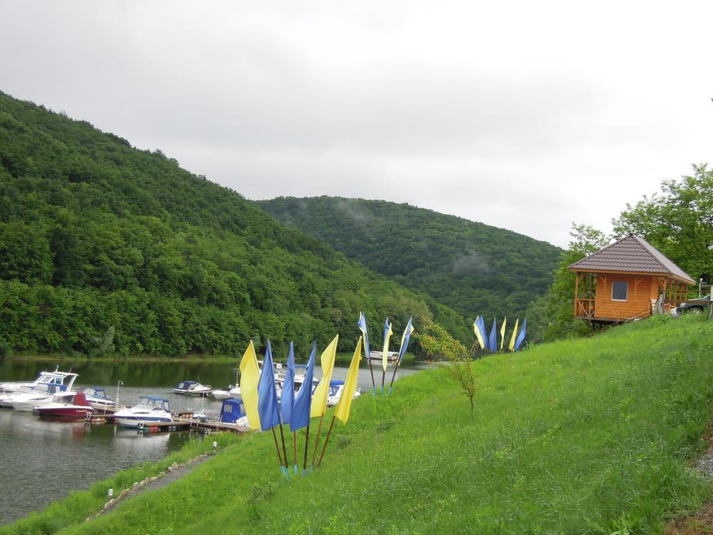 Hotel Yacht Club Mayak Dnistrivka Quarto foto