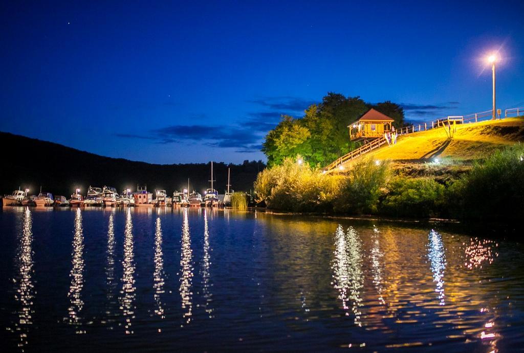 Hotel Yacht Club Mayak Dnistrivka Quarto foto